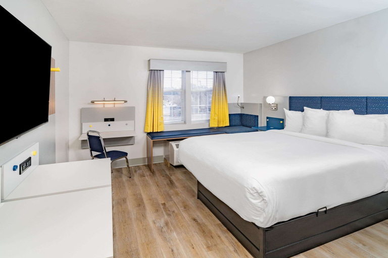Bedroom 3, Microtel Inn by Wyndham Athens, Clarke