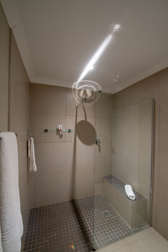 Bathroom 4, Dunkeld Country Estate, Nkangala