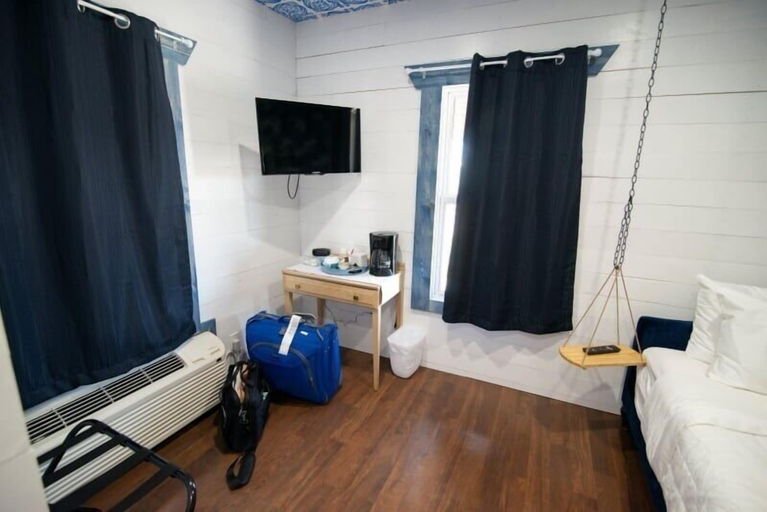 Bedroom 2, The Historic Hygge Hotel, Burke