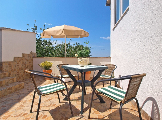 Others 5, Apartment 893, Pula