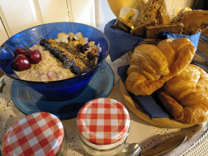 Food & Drinks 4, Zhimbad B&B by the sea, Baleares
