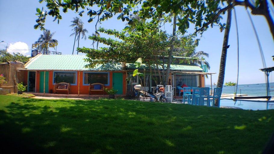 House next to the sea with a lovely swimming pool, Phan Thiết
