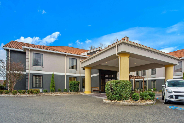 Exterior & Views 2, La Quinta Inn by Wyndham Radford, Radford