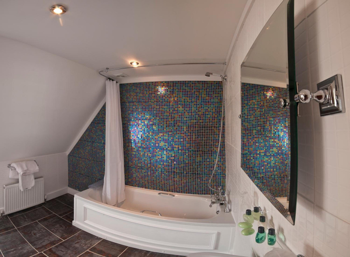 Bathroom 3, The Castle Hotel, Carmarthenshire