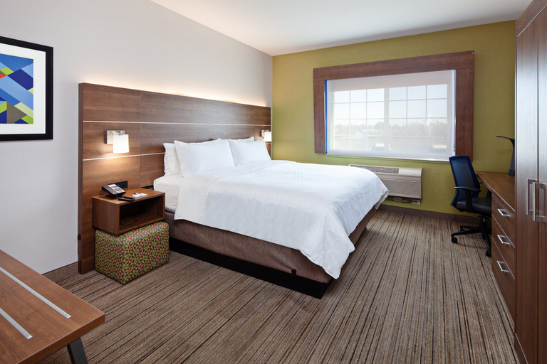 Bedroom 5, Holiday Inn Express & Suites TULARE by IHG, Tulare