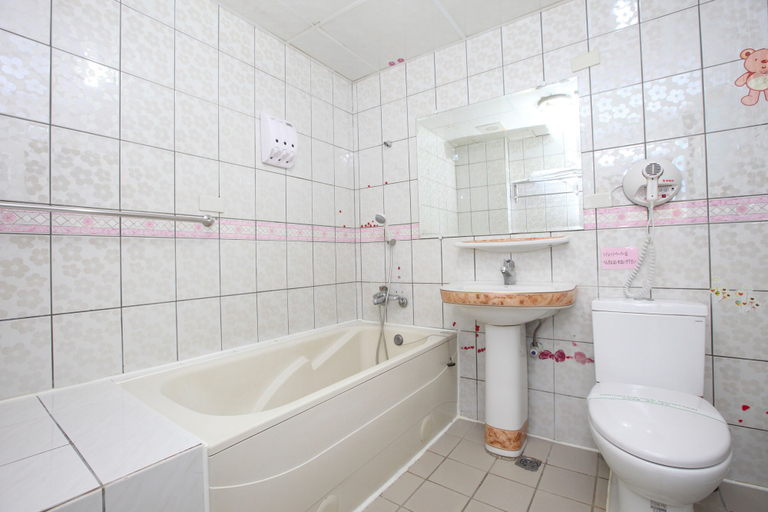 Bathroom 3, Fun House - Douliu Branch, Yulin