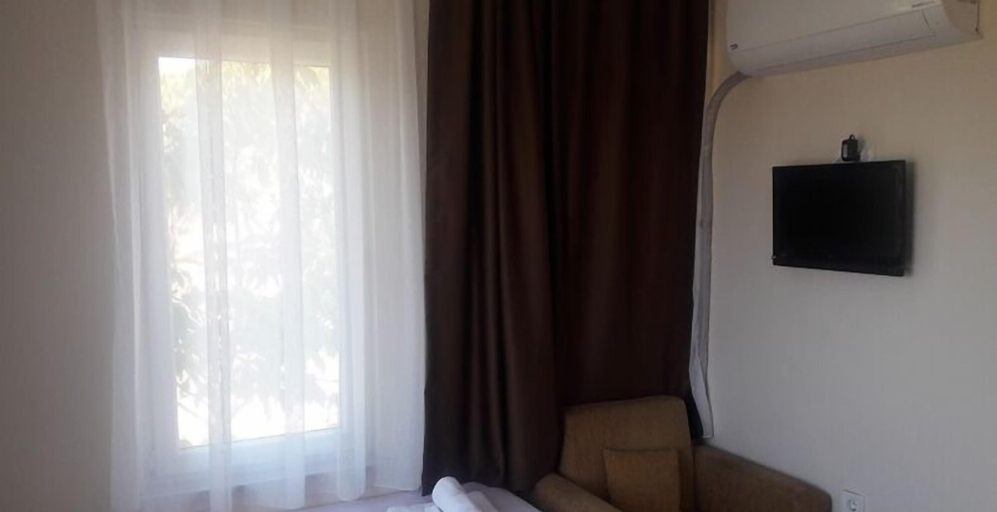 Bedroom 2, Camlaralti Pansiyon, Ayvalık