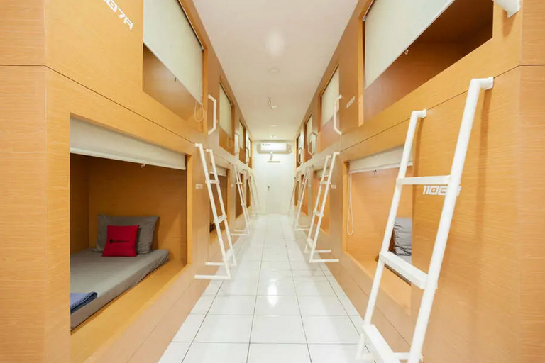 Others 5, RedDoorz Hostel near Taman Puring, South Jakarta