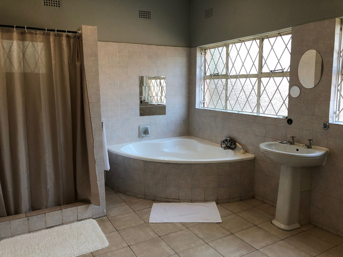 Bathroom 3, Lifesong Lodge, Kitwe