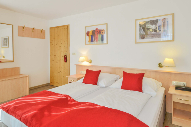 Bedroom 2, Landhotel Zum Metzgerwirt, Garmisch-Partenkirchen
