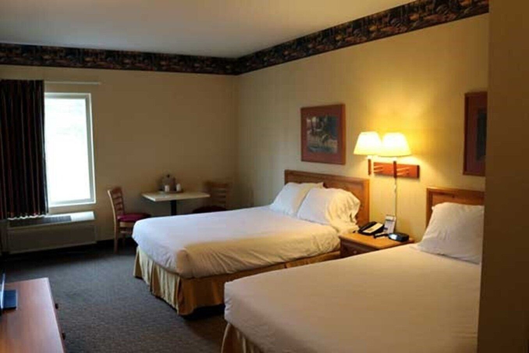 Bedroom 3, Pellston Lodge Magnuson Hotel, Emmet