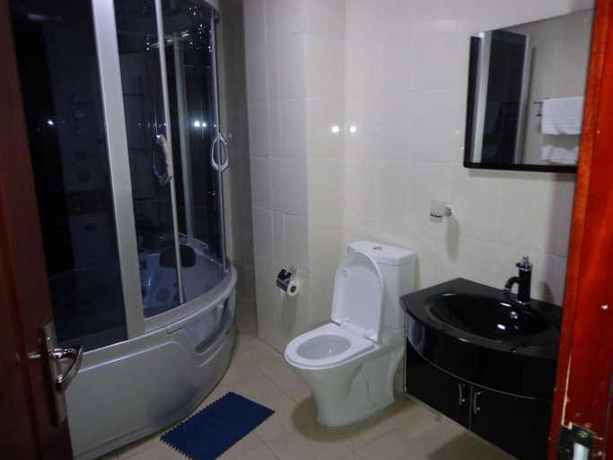 Bathroom 4, Helzer Inn, Addis Abeba