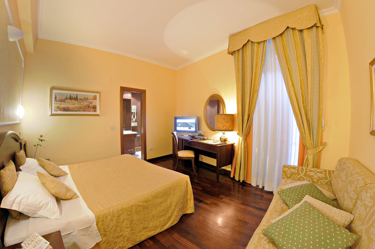Bedroom 3, Grand Hotel Italia, Terni