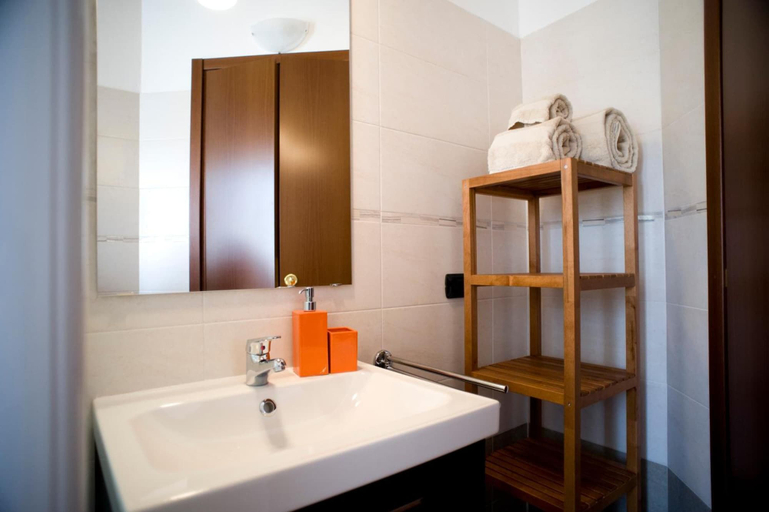 Bathroom 4, Camera 40 - In Gorgonzola, Milano