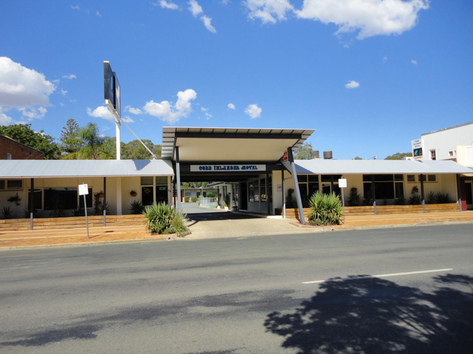 Exterior & Views 2, Cobb Inlander Motel, Hay