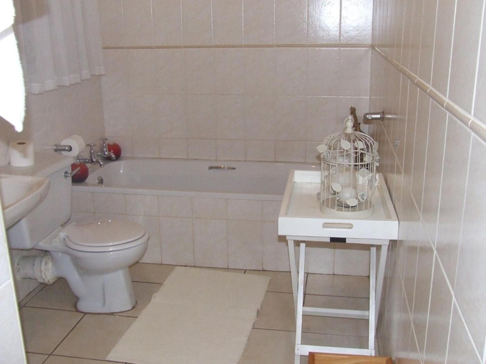 Bathroom 4, Dove's Nest Guest House, Ekurhuleni