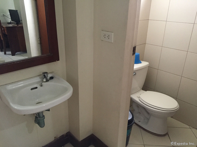 Bathroom 4, El Haciendero Private Hotel, Iloilo City