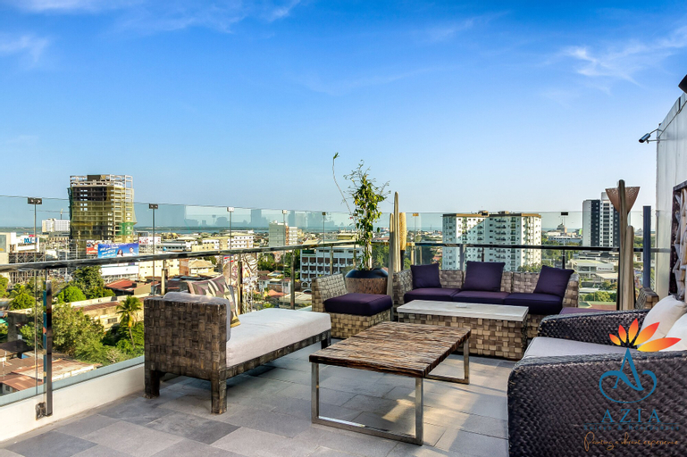 Exterior & Views 11