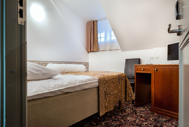 Bedroom 4, Three Crowns Residents, Tallinn