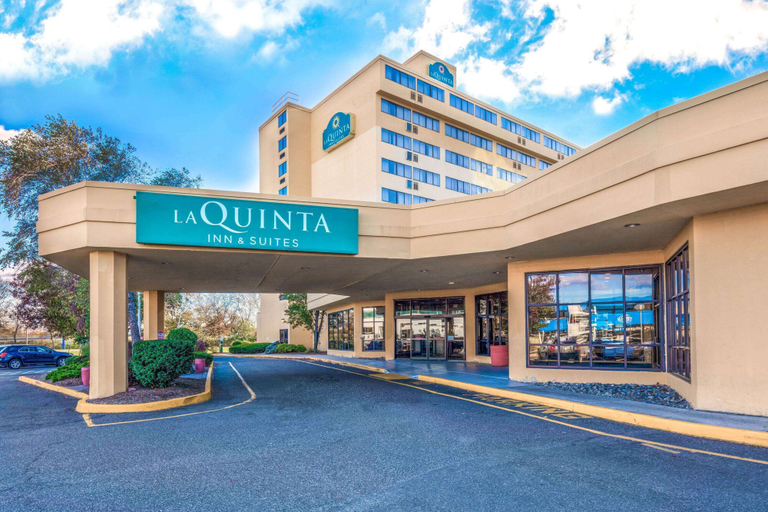 Exterior & Views 2, La Quinta Inn & Suites by Wyndham Secaucus Meadowlands, Secaucus