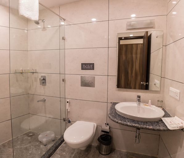 Bathroom 4, Hotel Seven Oaks, Dehradun