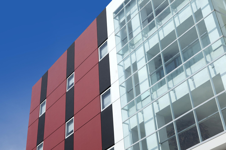 Exterior & Views 9