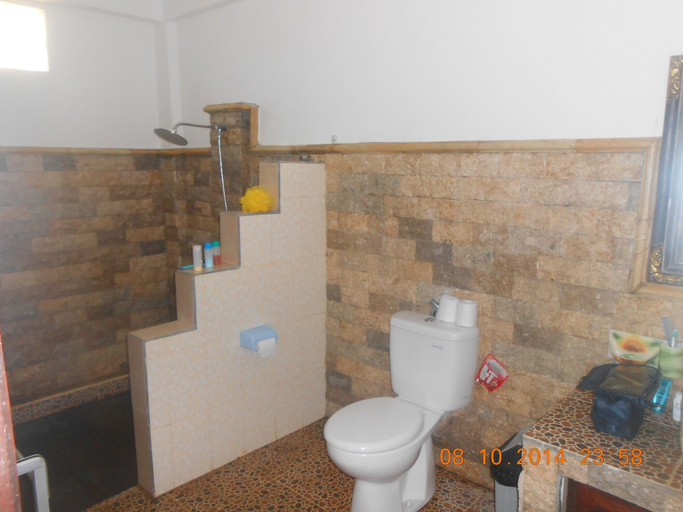 Bathroom 5, Titi Sedana Homestay, Karangasem