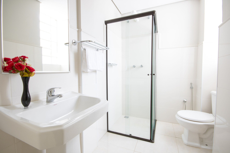 Bathroom 4, Hotel Dan Inn Poços de Caldas by Nacional Inn, Poços de Caldas