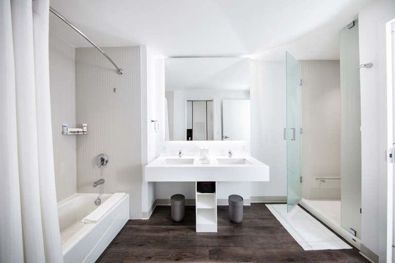 Bathroom 4, Universal's Aventura Hotel, Orange