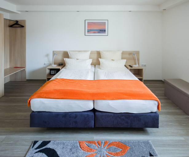 Bedroom 3, Hotel Moerser Hof, Wesel