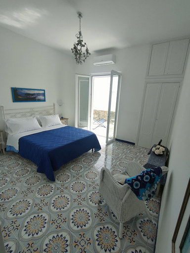 Room 3, Positanobay, Salerno
