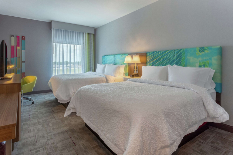 Bedroom 3, Hampton Inn & Suites Burlington, Des Moines