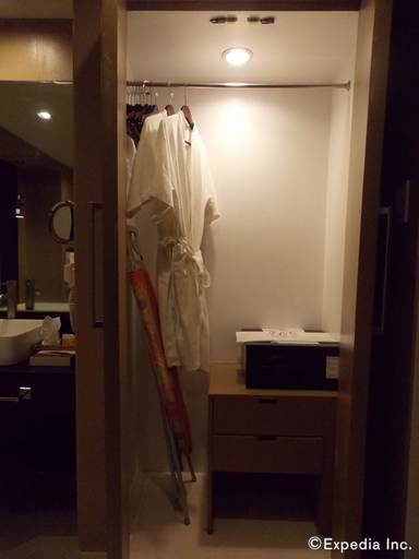 Bathroom 5, L'Fisher Hotel, Bacolod City