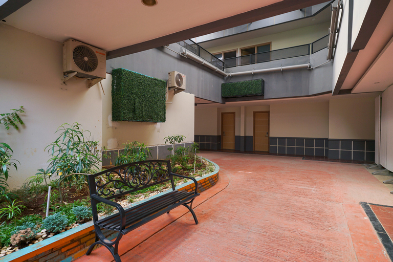 Exterior & Views 9