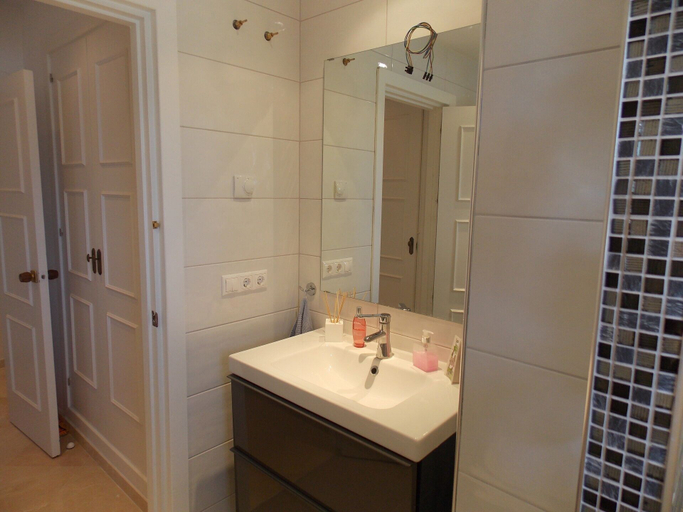 Bathroom 3, Family Apartment Close To Puerto Banus, Málaga