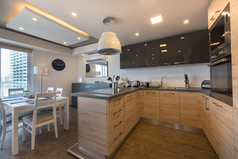 Others 5, Stylish Seaview Apartment In a Prime Location