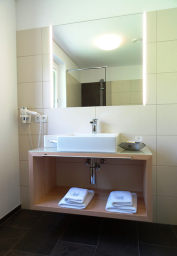 Bathroom 4, Alpinresort Damüls, Bregenz