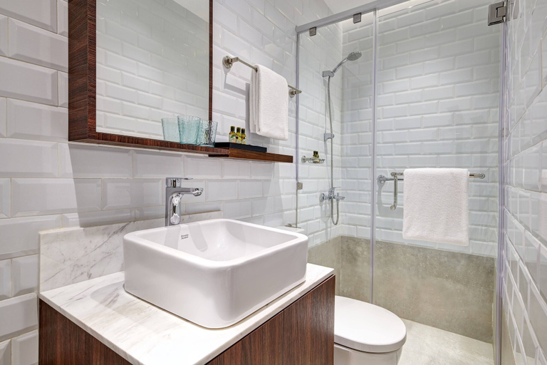 Bathroom 5, Aerotel Cebu, Lapu-Lapu City