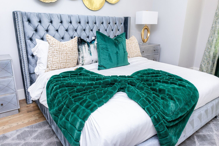Bedroom 2, Stylish Luxury Downtown Home, Houston