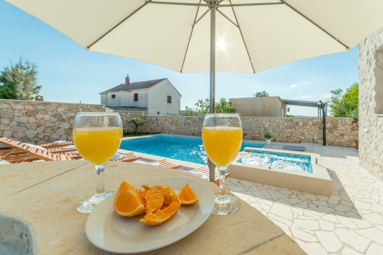 Food & Drinks, Villa St.vid 2, Vir