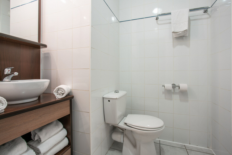 Bathroom 4, Appart'City Classic Nîmes Centre, Gard