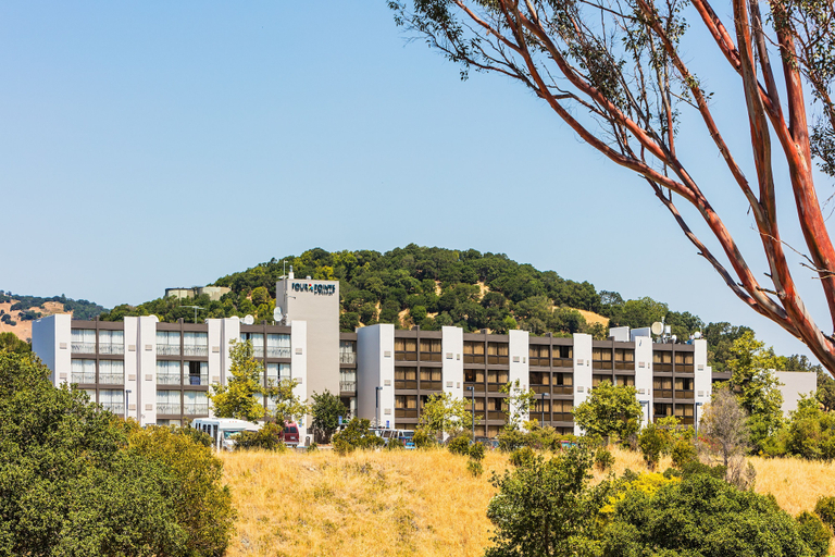 Exterior & Views 2, Marin Hilltop Hotel, Marin