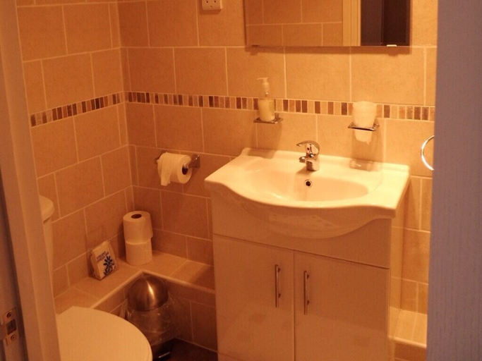 Bathroom 4, The Golden Lion Hotel, Cumbria