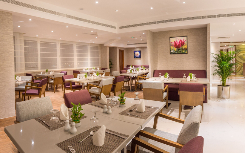 Food & Drinks 5, Hawthorn Suites by Wyndham Abu Dhabi City Centre, Abu Dhabi City
