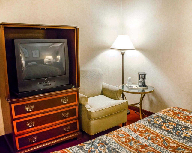 Bedroom 2, Rodeway Inn (Dillsburg), York