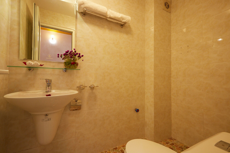 Bathroom 5, Lucky Budda Inn Villa, Long Biên