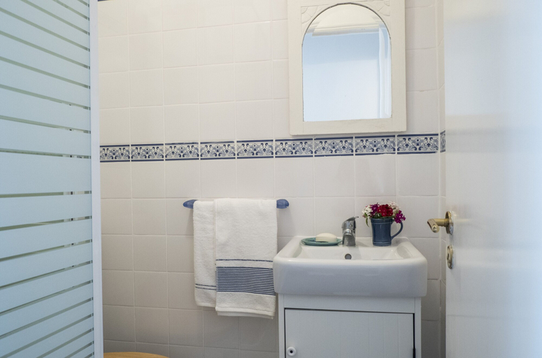 Bathroom, Castle View at Lisbon Heart Apartment, By TimeCooler, Lisbon