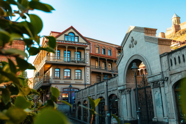 Exterior & Views