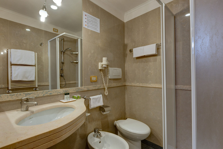 Bathroom 5, Hotel Amalfi, Rome