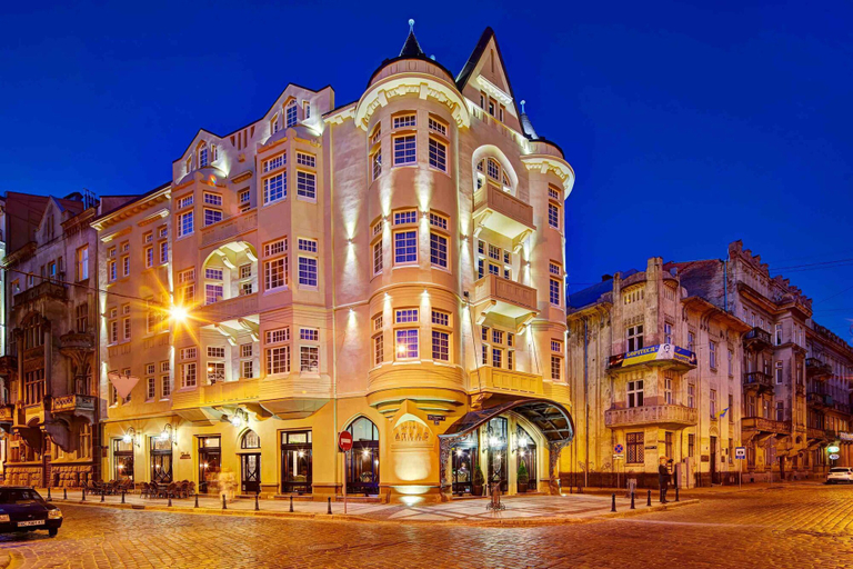 Exterior & Views